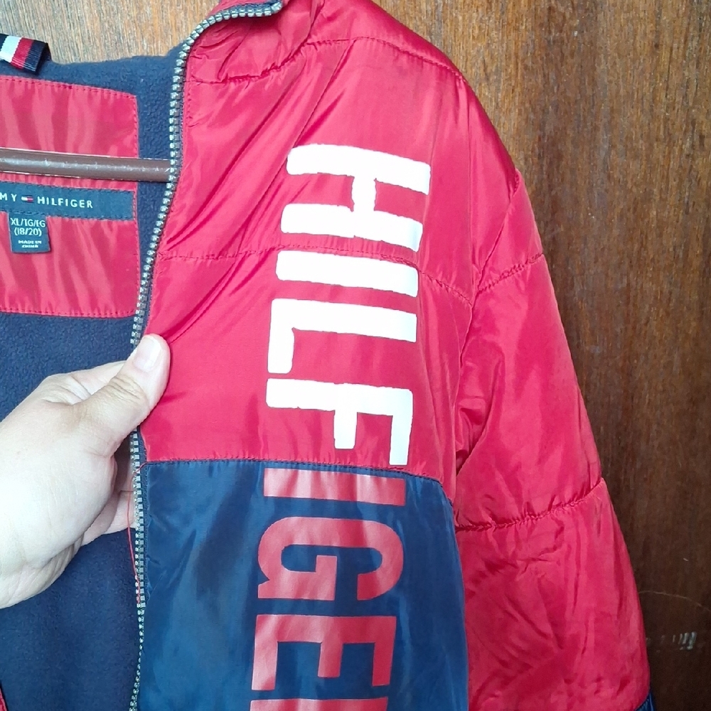 Tommy Hilfiger Kids Red & Navy Colorblock Puffer Jacket - Picture 5 of 7